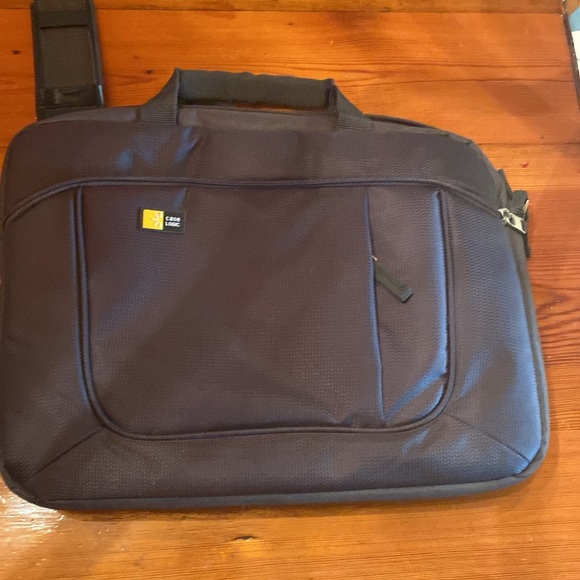 CASE LOGIC iPad laptop carry case - Picture 2 of 7